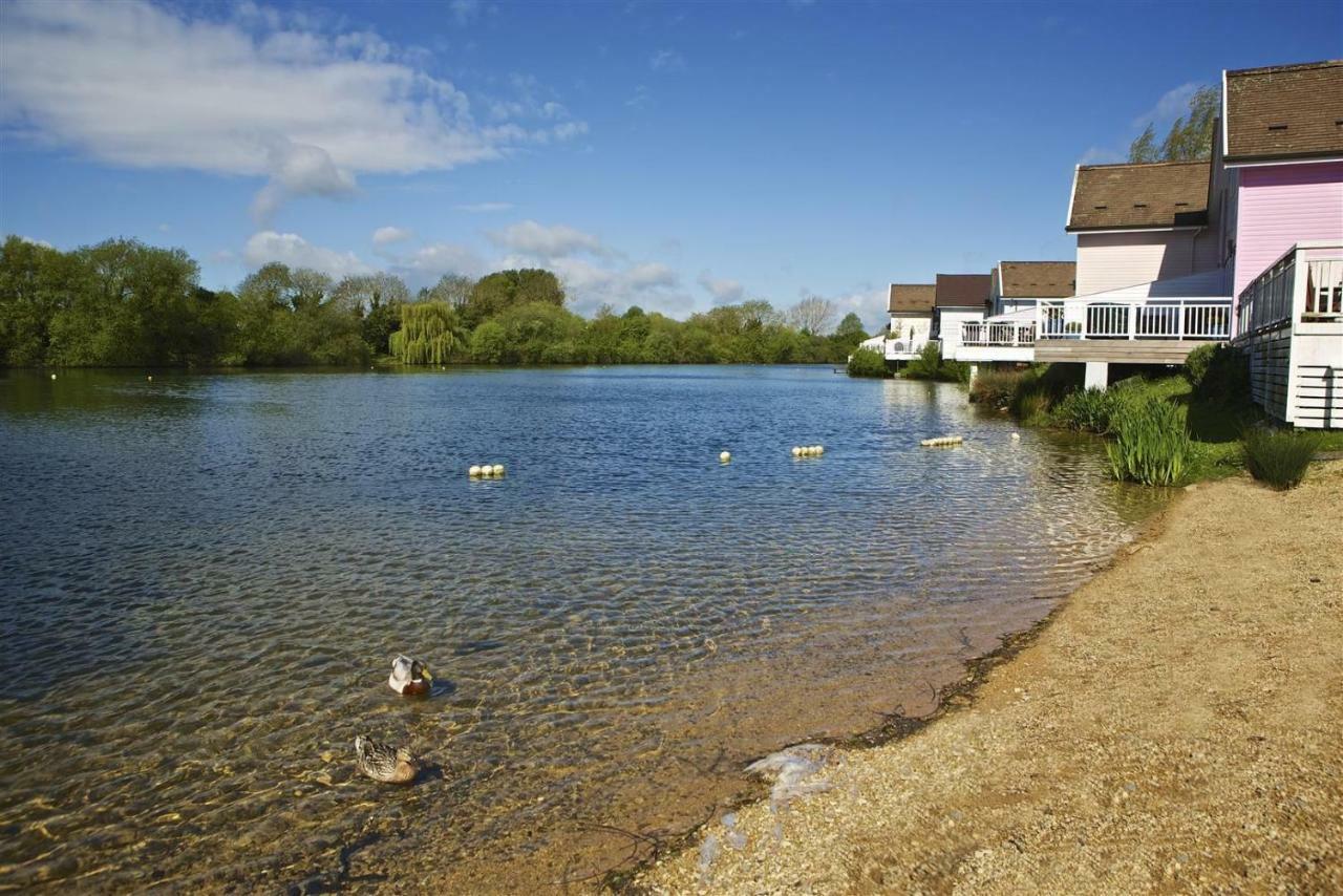 Mallard Lodge Сайренстер Экстерьер фото