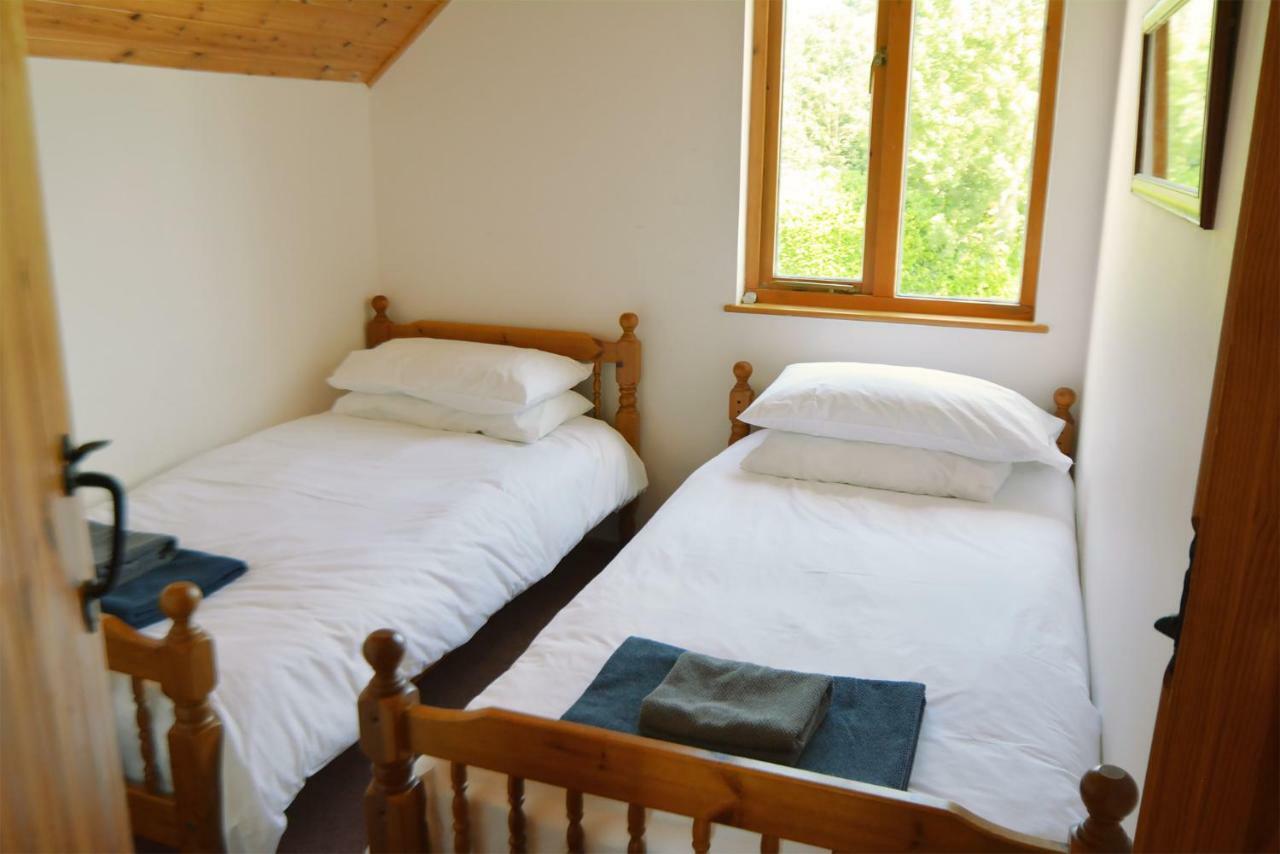 Mallard Lodge Сайренстер Экстерьер фото